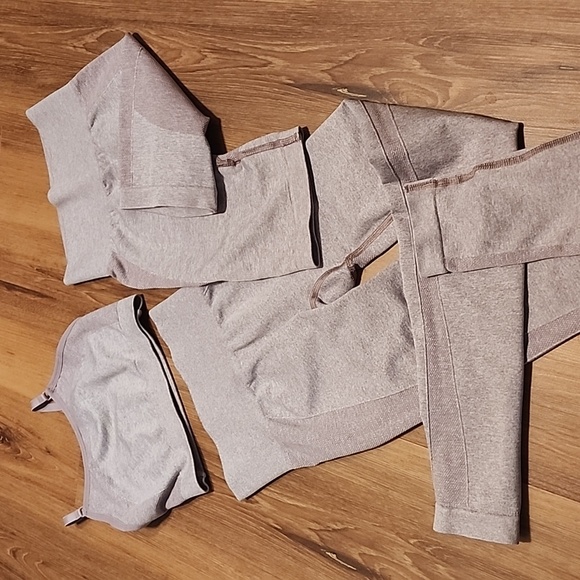 (3 Pcs Set) Gymshark Gym Set:Biker Shorts + Sports Bra & Leggings - Picture 9 of 16